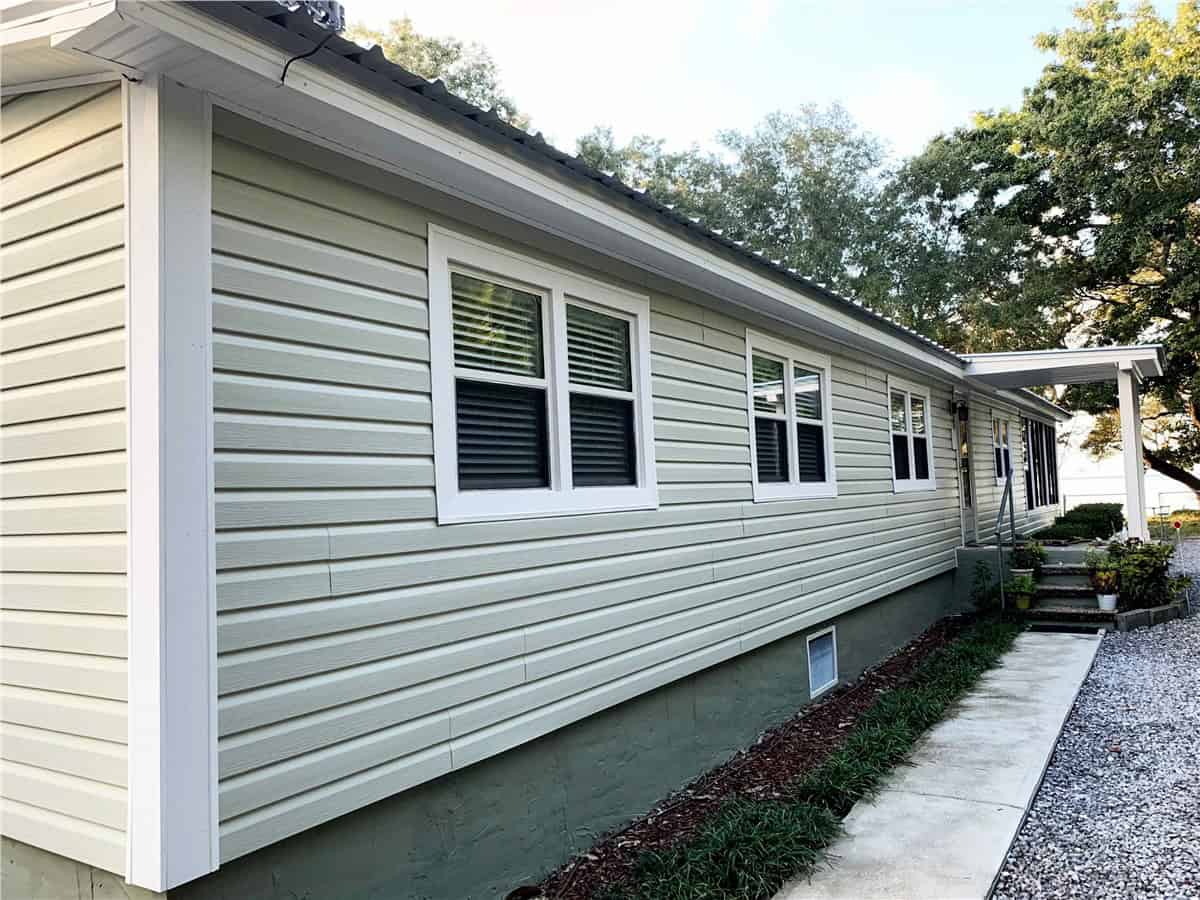 siding15 new vinyl sided home
