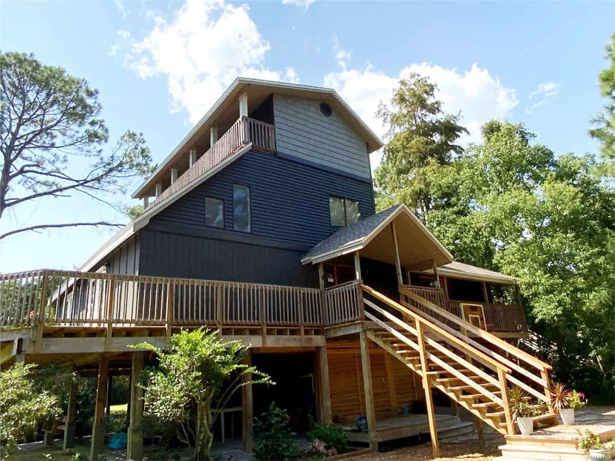 siding6 multi-story home with vertical siding