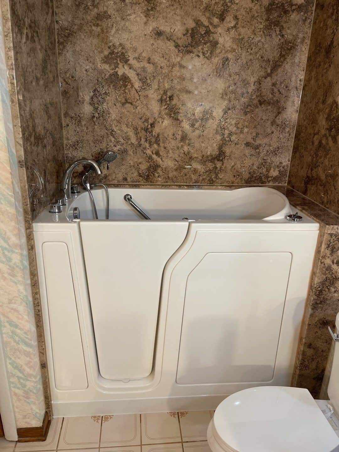 walkintub6 walk-in tub with marble surrounds