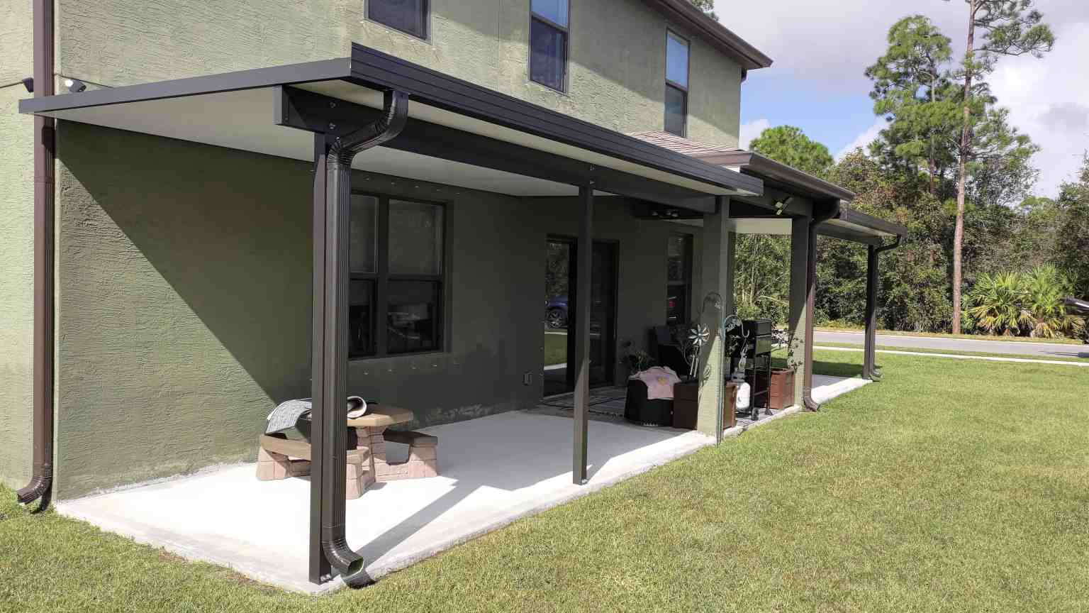 c7699ee6-aaac-4e4e-9fe8-a82efdfa9aa3 brown patio cover