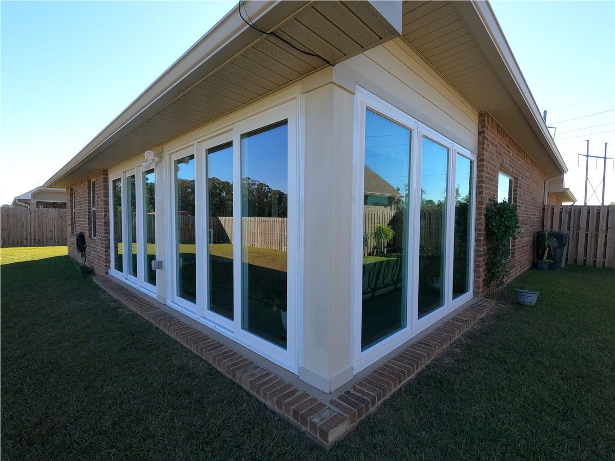 00f64ed4-3554-4bb4-9beb-e440225460ed Tan sunroom built by HTC Pros