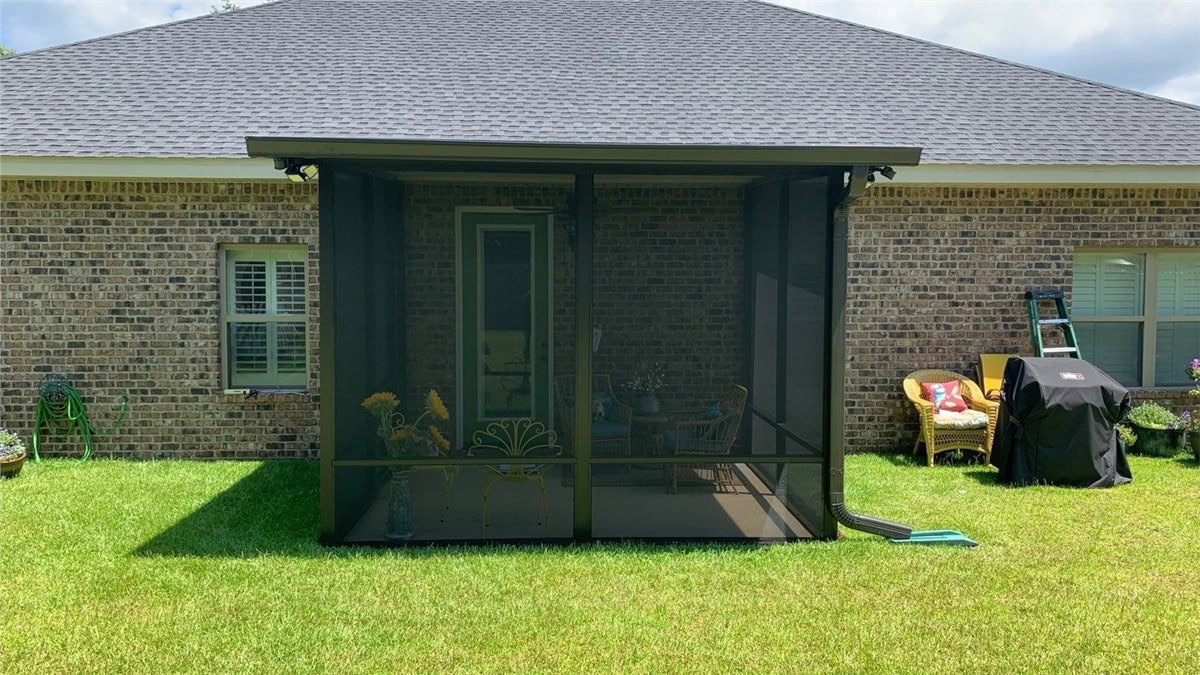334274e8-f720-47f1-a986-23c7bba57032 Screened-in back porch built in Pace, Fl by Hometown Contractors