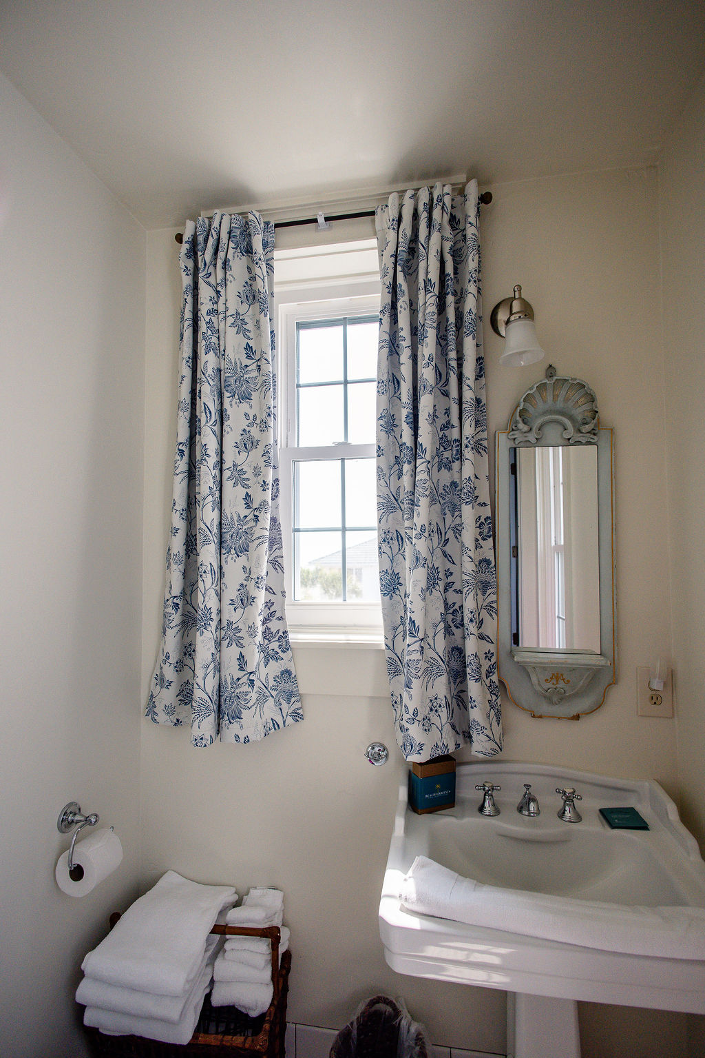 LatashaCarrawayPhotographyKlaritchAfters-8329 bathroom window after replacement by Hometown Contractors Inc